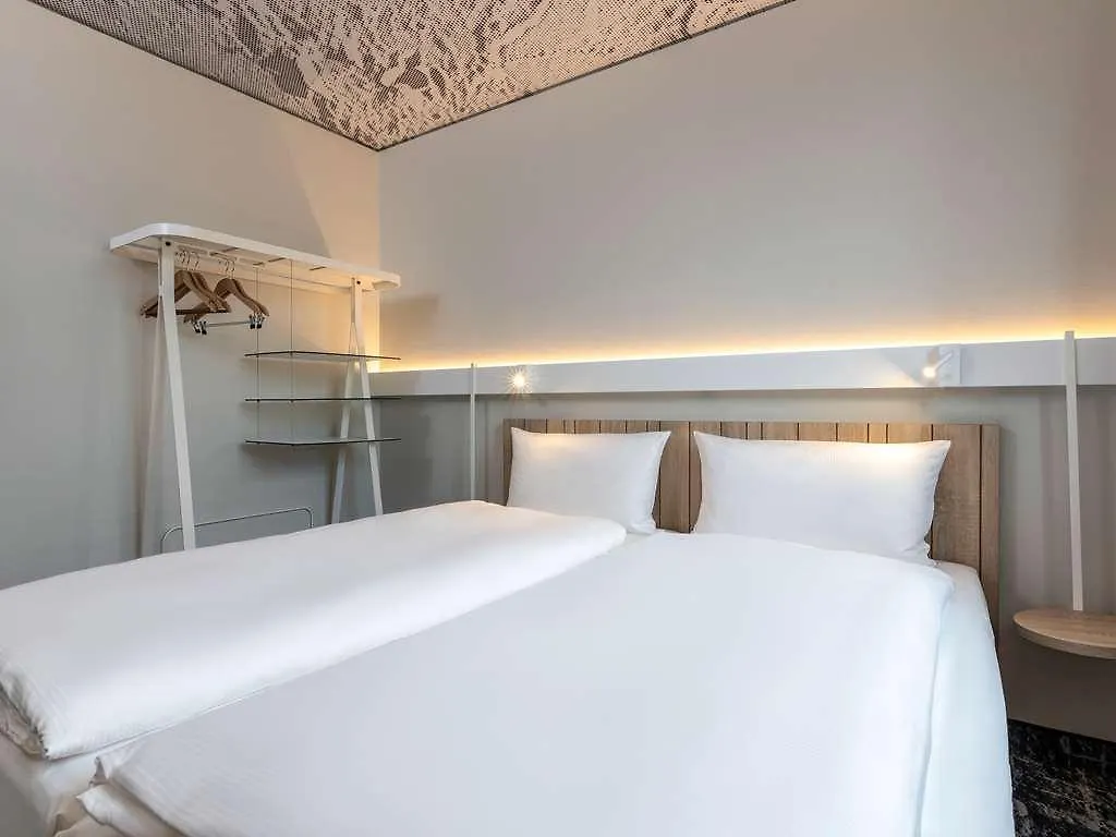 **  Hotel Ibis Duesseldorf Airport Germania